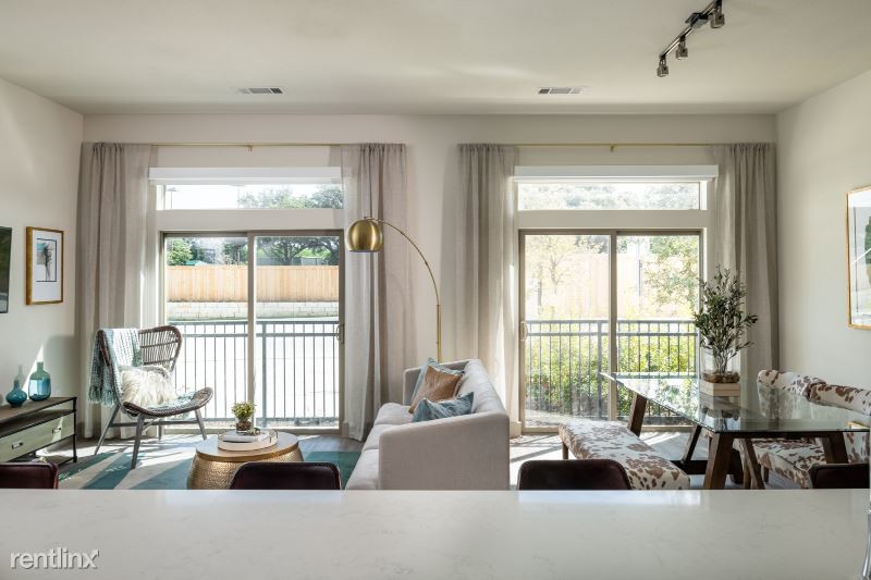 Foto principal - 7712 Louis Pasteur Dr