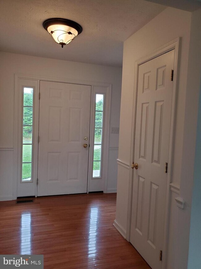 Foto del edificio - 4174 Back Creek Valley Rd