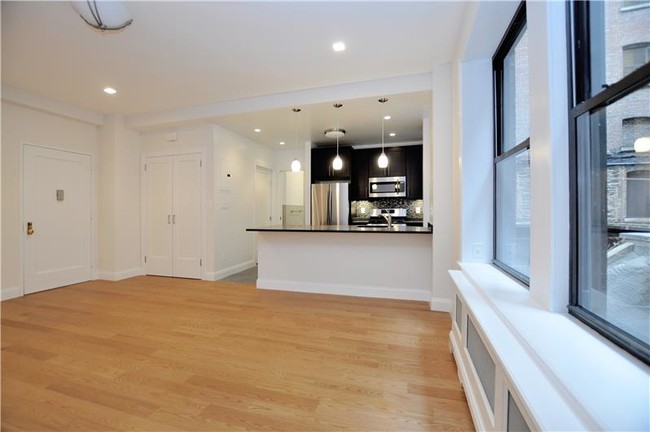 Building Photo - 260 Riverside Drive