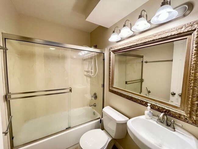 Foto del edificio - Beautiful 2BD/2BA Condo With Two Parking Spaces in PB