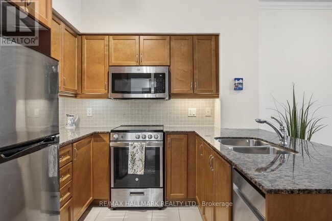 Building Photo - 319 Merton St