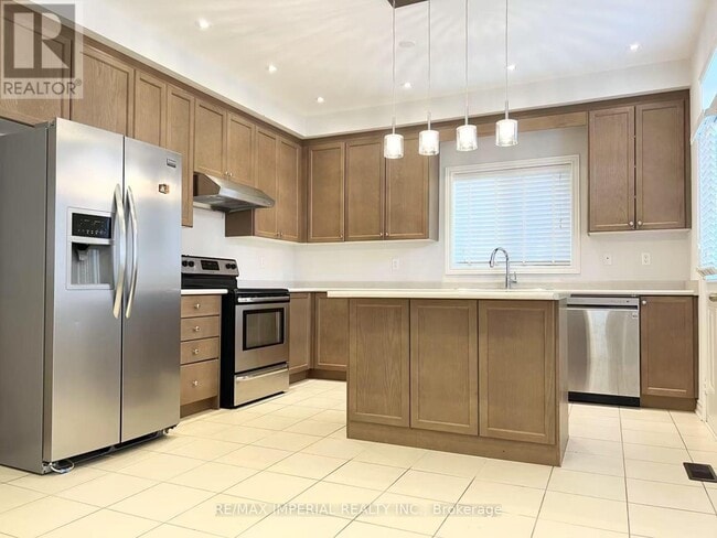 Photo du bâtiment - 1199 McTavish Dr