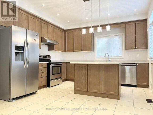 Photo du bâtiment - 1199 McTavish Dr
