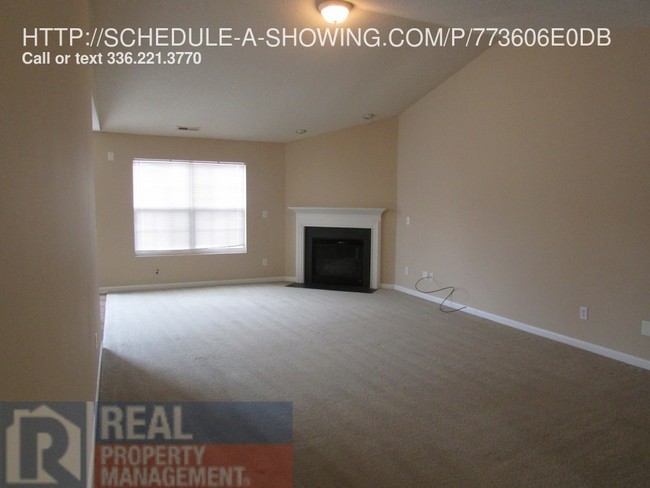 Building Photo - 3027 Desmond Woods Dr