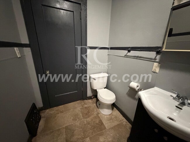 Building Photo - 619 Harmon-