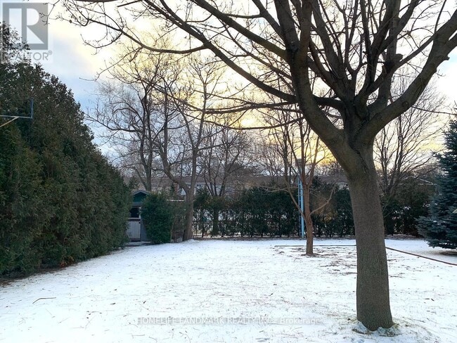 Photo du bâtiment - 860 Francis Rd