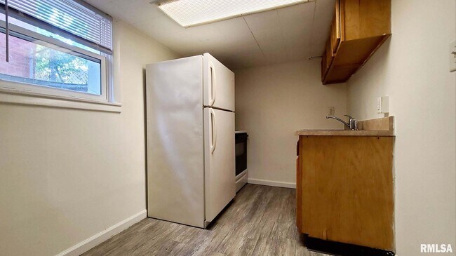 Building Photo - 529 S Park Ave