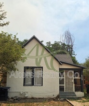 Building Photo - 1216 Cedar St