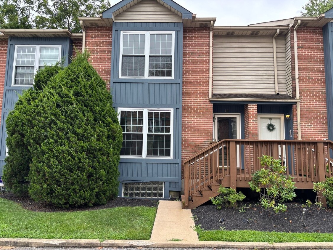 Foto principal - Abbey Lane Townhome 3 Beds 3 Baths!!