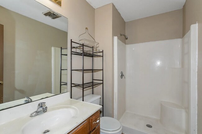 Building Photo - 1110 Carriage Ln