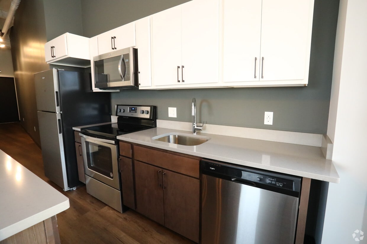 Philip Houze Apartments in Detroit, MI