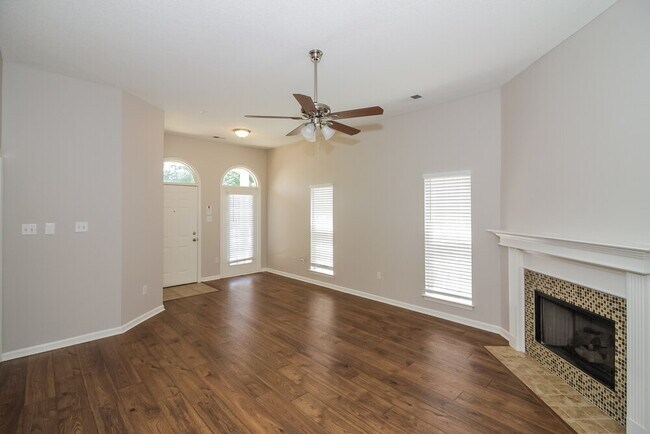 Foto del edificio - 824 W E Ross Pkwy