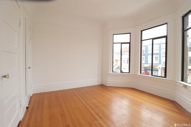 Building Photo - 602 5th Ave