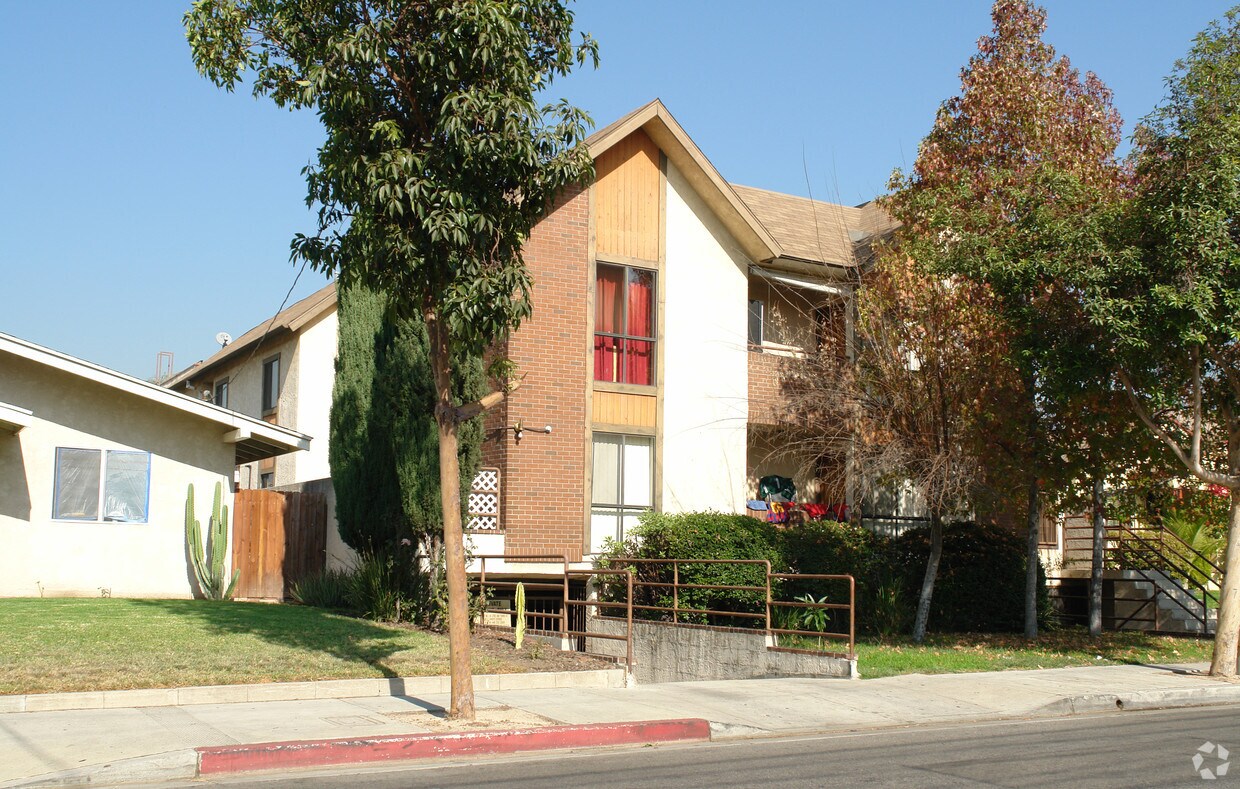 Primary Photo - 503 E Windsor Rd