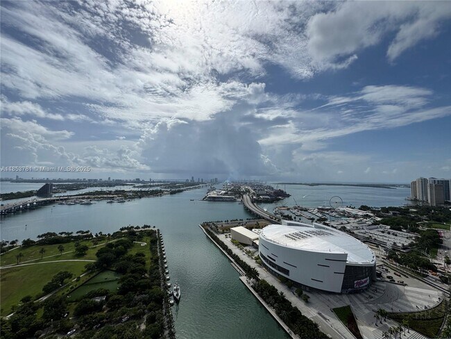 Foto del edificio - 900 Biscayne Blvd