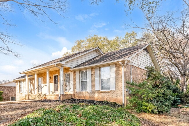 Building Photo - 330 38th Ave NE