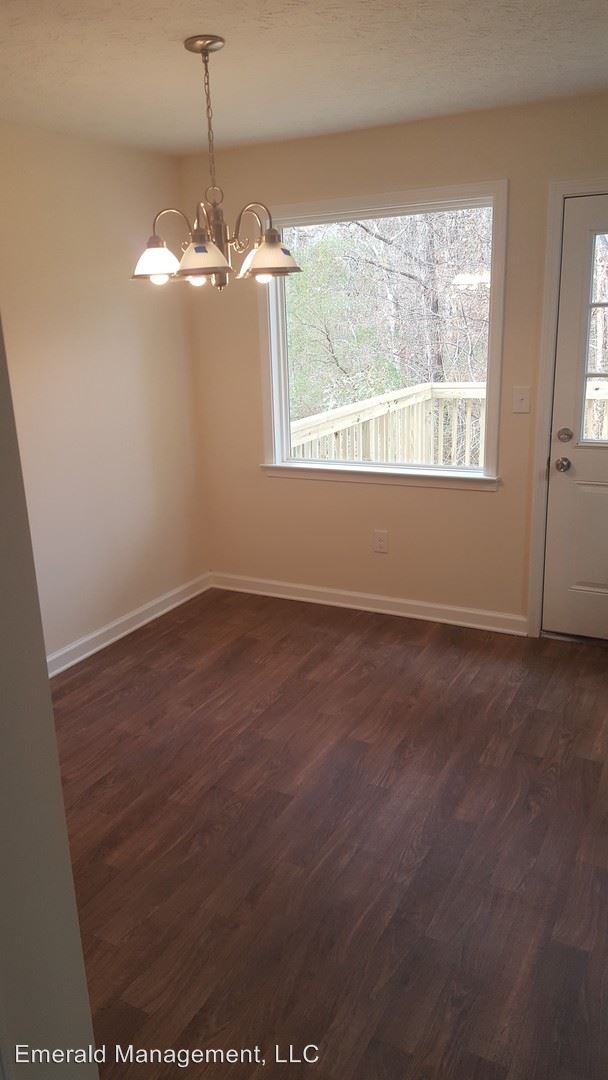 Building Photo - 2651 Parkside Way