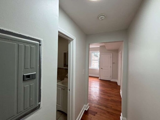 Building Photo - 162 Bergen Ave