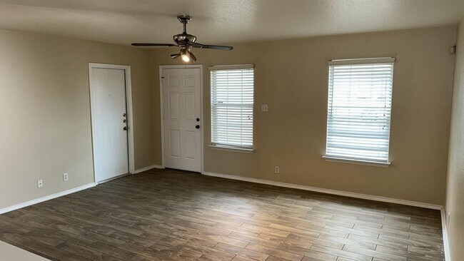Building Photo - GREAT LOCATION: 1604 & SHAENFIELD | 3 BEDS...