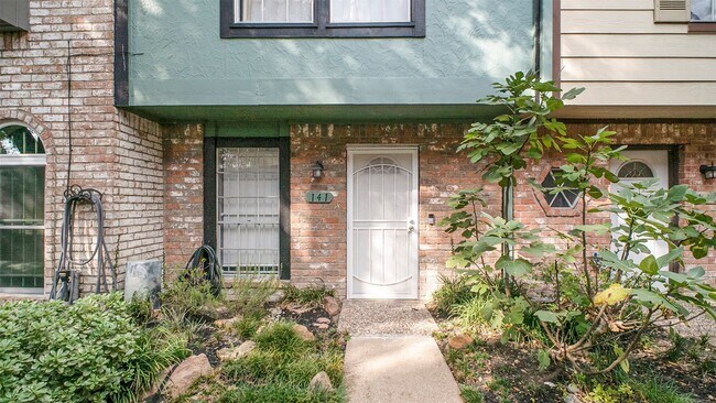 Foto del edificio - 11002 Hammerly Blvd