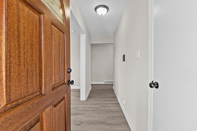 Building Photo - 1200 Lockland Ave