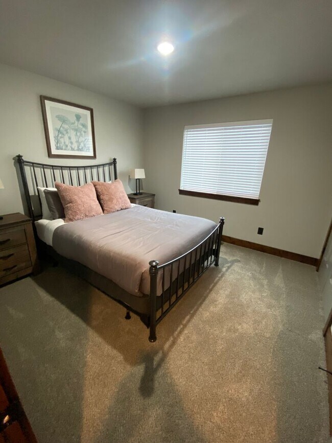 Foto del edificio - 3 bed/2bath Hamilton home -Fully Furnished