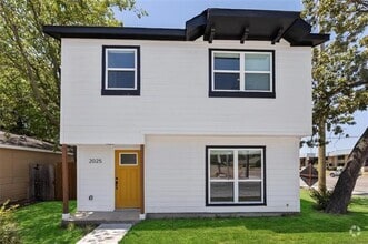 Building Photo - 2025 Red Cloud Dr