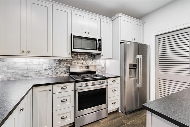 Foto del edificio - 240 Renaissance Pkwy NE
