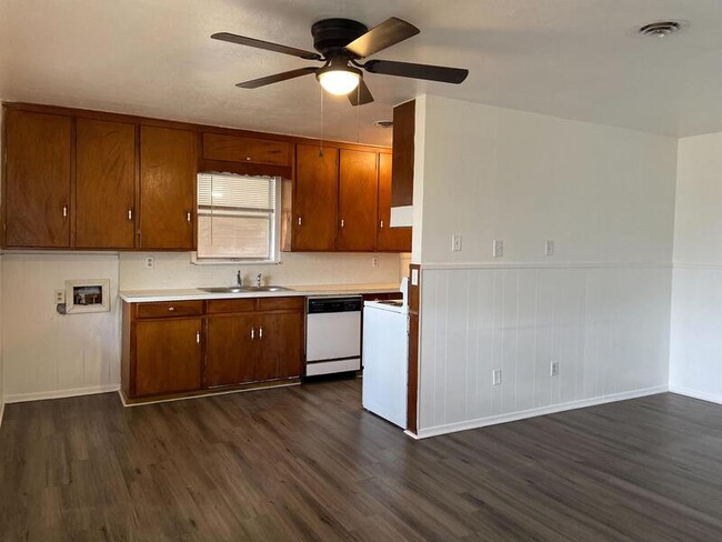 Foto del edificio - 321 E 3rd St