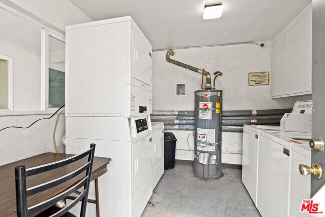 Foto del edificio - 115 N Oak St