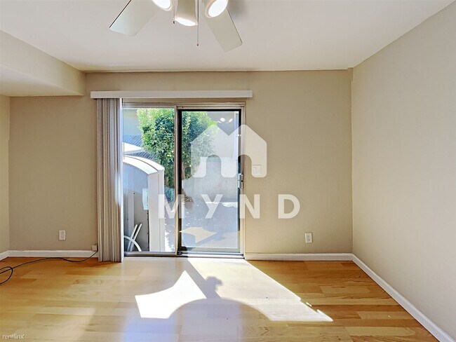 Building Photo - 2 br, 1.5 bath Townhome - 6151 Camino Verd...