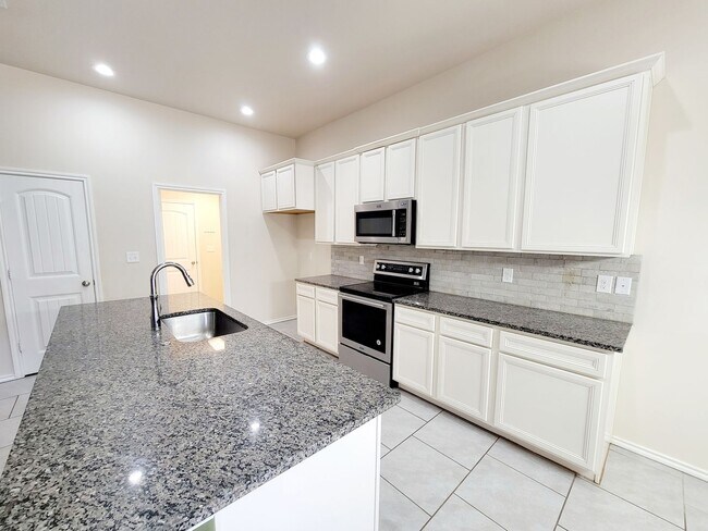 Foto del edificio - 3/2/2 in Bell Farms with Yard Maintenance Paid by Owner