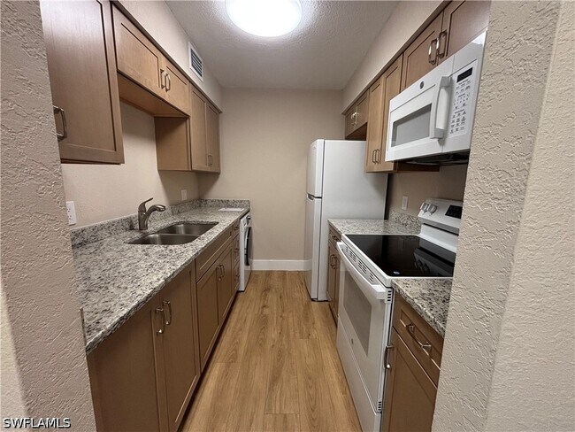 Foto del edificio - 5327 Summerlin Rd