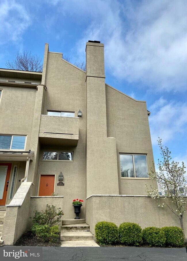 Building Photo - 525 St Davids Rd