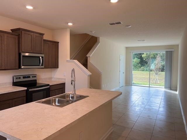 Foto principal - 8230 Watercourse Way
