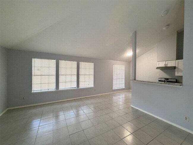 Foto del edificio - 5102 Beaverhill Dr