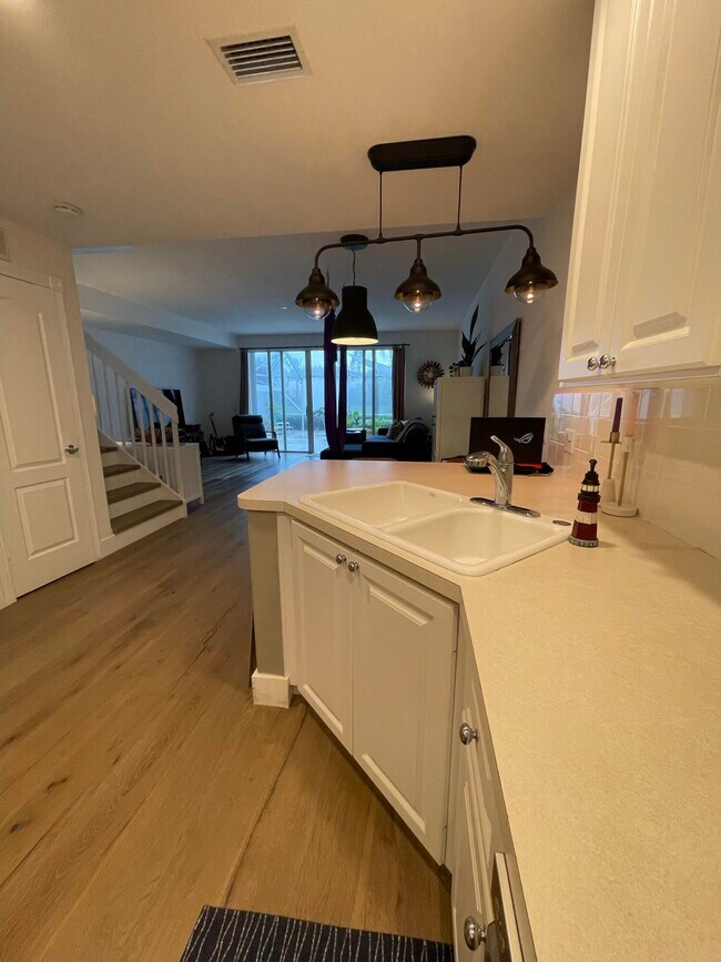 Foto del edificio - 245 Fortuna Dr