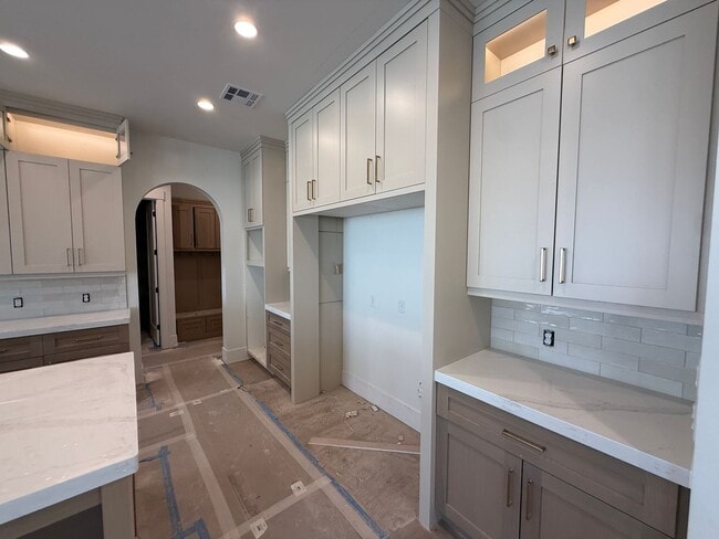 Foto del edificio - Beautiful single story with 4 bedrooms next to Crimson High School