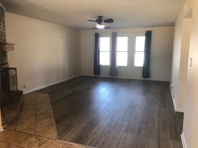 Building Photo - 3 Bedroom in Hallsville ISD