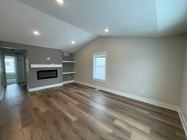 Building Photo - 2110 Sherwood Ave