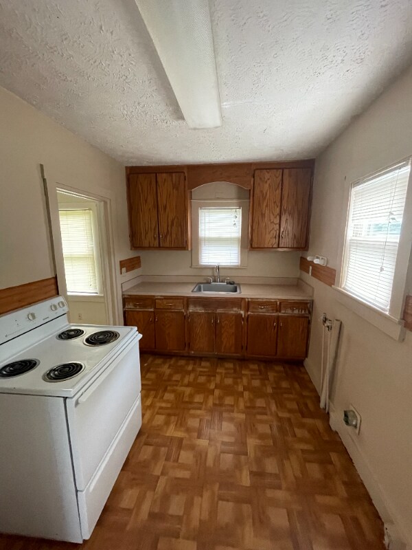421 N State St Unit B, Greenfield, IN 46140 Room for Rent in