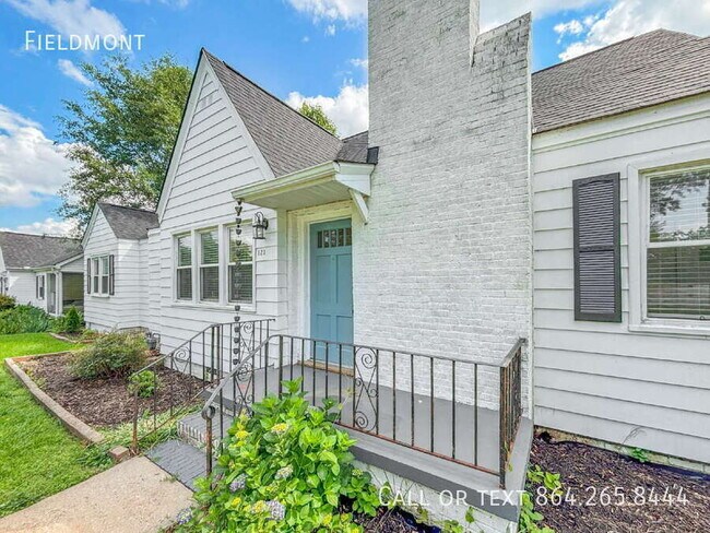Building Photo - 121 Dupont Dr