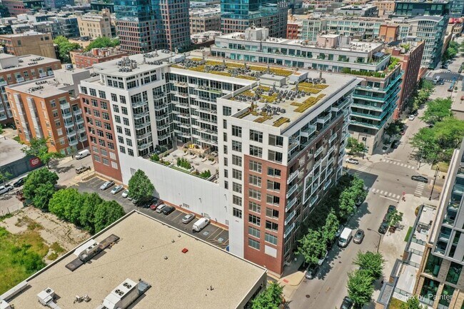 Building Photo - 901 W Madison St