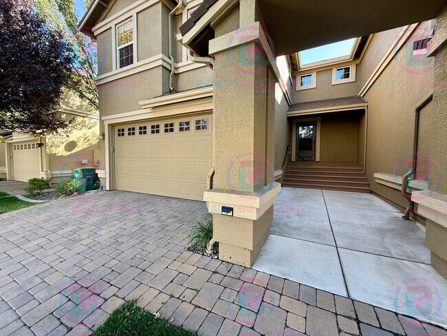 Building Photo - Beautiful townhome in South Meadows!  3-be...