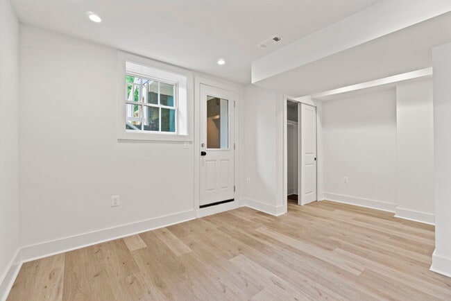 Entry and nook - 2753 Macomb St NW