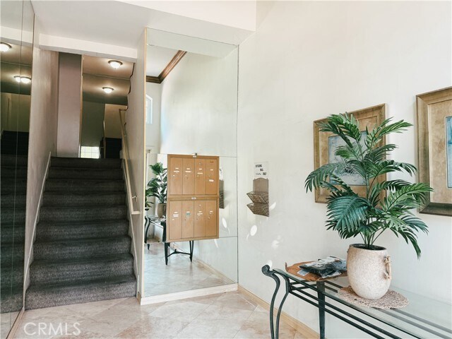 Foto del edificio - 10614 Eastborne Ave