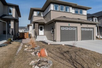 Building Photo - 74 Larry Vickar Dr E