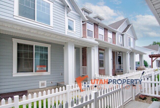 Foto del edificio - 266 E Brigham Ln