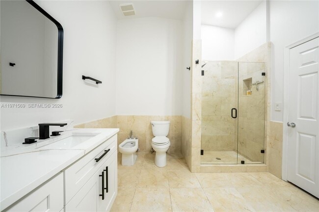 Foto del edificio - 3736 NE 166th St