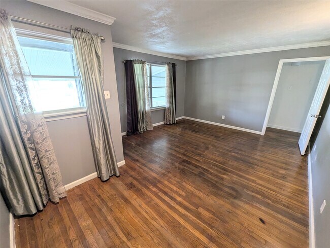 Foto del edificio - 2306 Garvey Dr